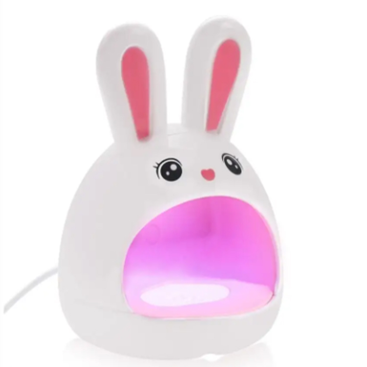 Πώς μια λάμπα νυχιών επηρεάζει τα επαγγελματικά πρότυπα μανικιούρ παγκοσμίως;